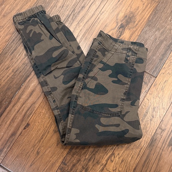 AFRM Pants - AFRM Camouflage Utility Jogger Pants in Olive & Dark Green